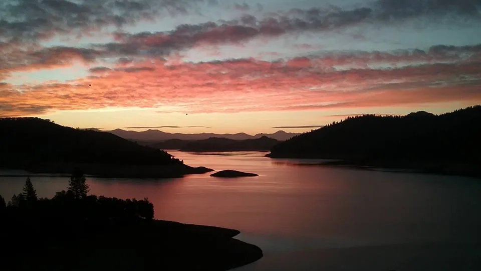 Sunrise over Shasta Lake